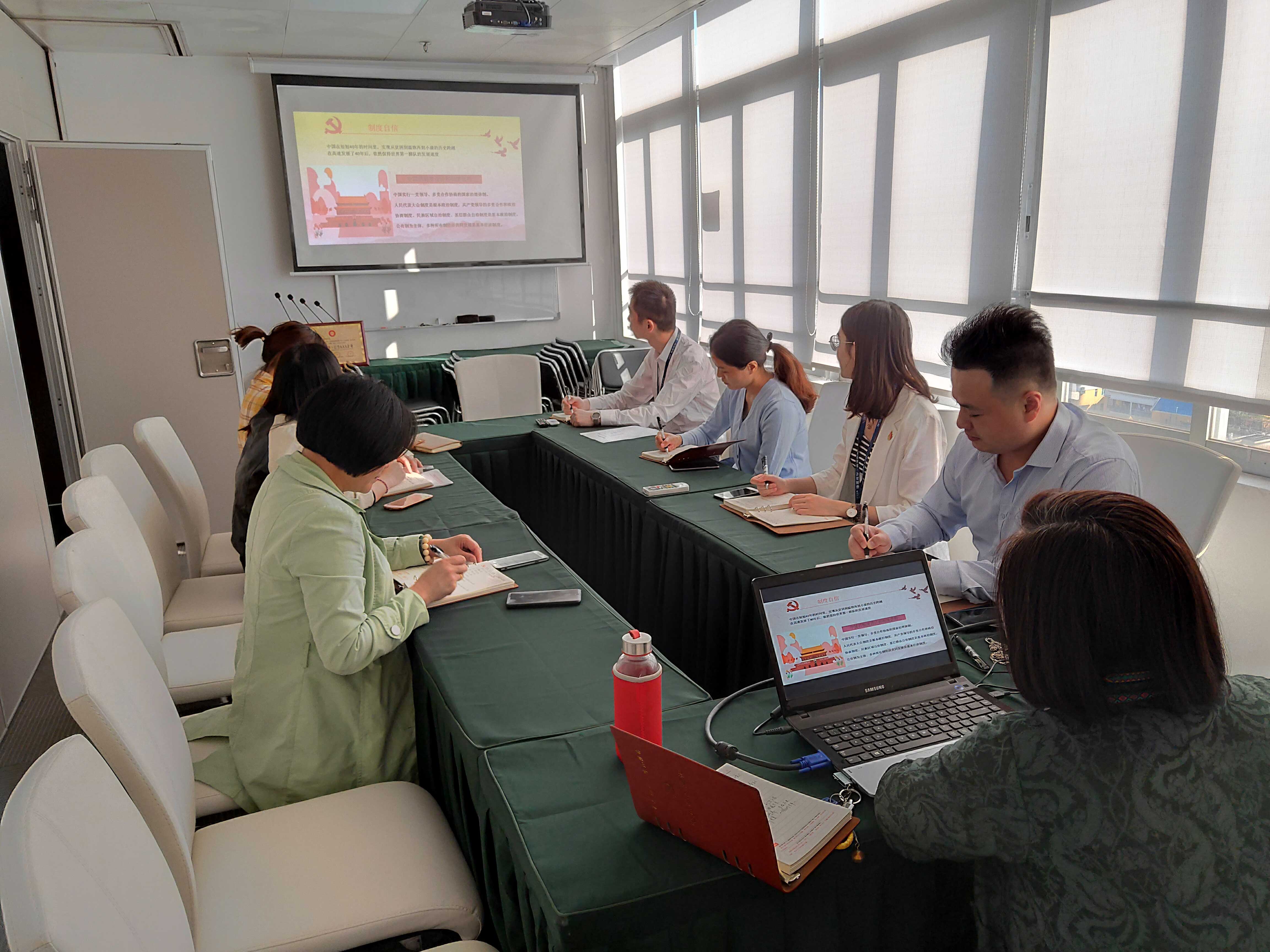 “坚定四个自负，共圆中国梦”主题教育活动
