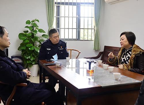 加强党建共建，亲昵警企关系